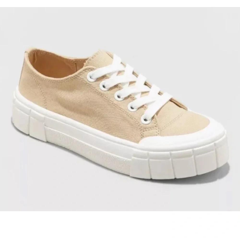 Mad Love Women’s Fran Black Platform Casual  Lace-Up Canvas Sneaker